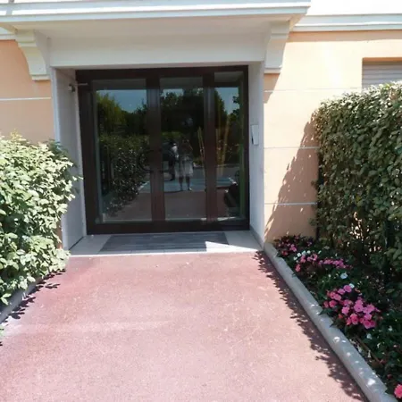 Joli 2p Climatise Dans Calme Et Securisee Avec Piscine Apartmán Antibes