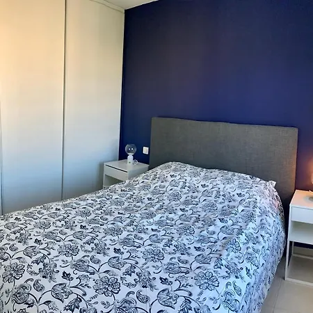 Joli 2p Climatise Dans Calme Et Securisee Avec Piscine