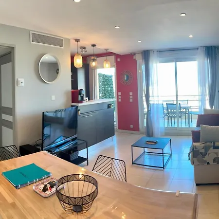 Joli 2p Climatise Dans Calme Et Securisee Avec Piscine Apartment Antibes