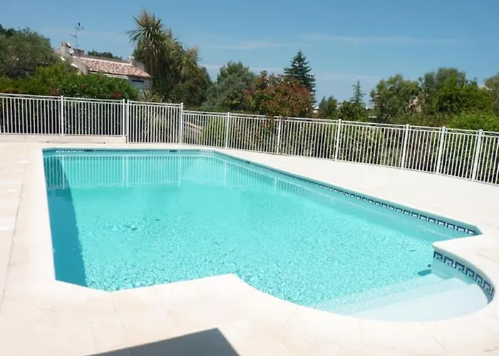 Joli 2p Climatise Dans Calme Et Securisee Avec Piscine Apartamento