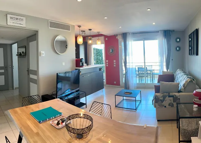 Joli 2p Climatise Dans Calme Et Securisee Avec Piscine Apartamento Antibes