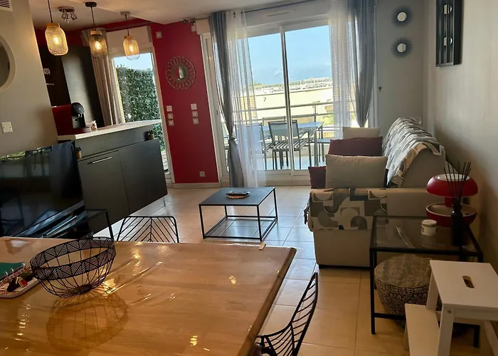 Joli 2p Climatise Dans Calme Et Securisee Avec Piscine