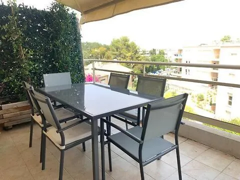 Joli 2p Climatise Dans Calme Et Securisee Avec Piscine Apartamento